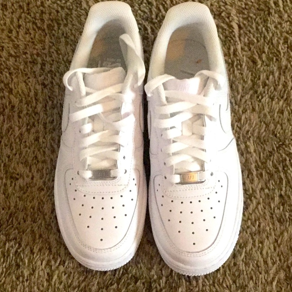 LADIES NIKE AIR FORCE 1